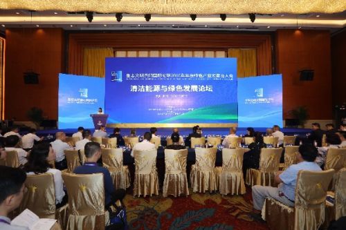 原标题：“清洁能源与绿色发展论坛”在贵阳举行                            7月7日，“清洁能源与绿色发展论坛”在贵阳开幕。  新华网贵阳7月7日电（卢志佳）7月7日，生态文明贵阳国际论坛2018年年会“清洁能源与绿色发展论坛”在贵阳举行，能源发展、节能环保领域的政府领导、权威专家、学者和企业家代表在论坛共话清洁能源绿色发展之路