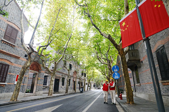 　　编者按：在迎来改革开放40周年之际，为铭记上海产业在艰难中起步，在探索中发展，在新的起点上扬帆再启航，传承上海产业工人迎难而上、无私奉献的精神，上海市经济和信息化工作党委与人民网上海频道、上海广播电台、解放日报社，联合推出&ldquo;改革开放再出发，上海制造新征程&rdquo;主题报道活动。活动贯穿全年，在人民网上海频道、上海市经济和信息化党建网、&ldquo;上海经信委&rdquo;、&ldquo;人民网上海&rdquo;微信公众号、上海广播电台990早新闻、《今晚》栏目等平台陆续推出