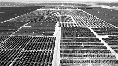 

百兆瓦國家級太陽能發(fā)電實證基地。韓晉 攝



龍羊峽水光互補光伏電站