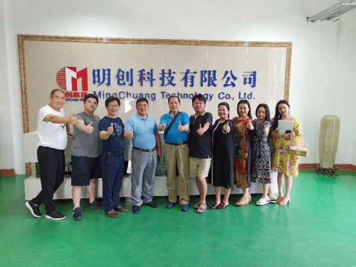 原标题：伍继延率队走访常务副会长毛瀚铧创办企业明创科技有限公司            　　北京湖南青年创业促进会名誉会长伍继延率队走访促进会常务副会长毛翰铧位于秦皇岛的碳纤维智能采暖公司，明创科技有限公司。                  秦皇岛明创科技有限公司 明创科技作为国家级科技创新型企业，致力于高效、节能、环保的供暖产品研发、生产与销售，主要生产及研发碳纤维智能地暖、无框电暖画、艺术墙暖、艺术电暖画和远红外碳纤维散热器等产品