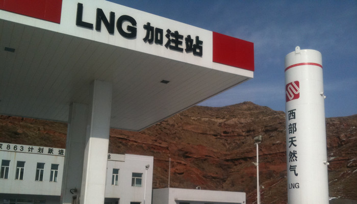 原标题：全球液化石油气（LPG）行业发展现状分析             随着全球汽车行业的快速发展，全球汽车保有量持续增加，传统能源作为汽车驱动的主要燃料，虽然能够给汽车带来充足的能源供给，但是随着汽车数量的增多，传统能源造成的污染使得全球污染加重。最近几年，为了降低快速发展的汽车工业对城市环境、空气等的污染，各国政府鼓励并支持该地区清洁汽车的发展，尤其是欧美、日韩等国，并针对LPG行业发展特点和阶段，出台了一些政策法规来保障行业能够健康顺利发展