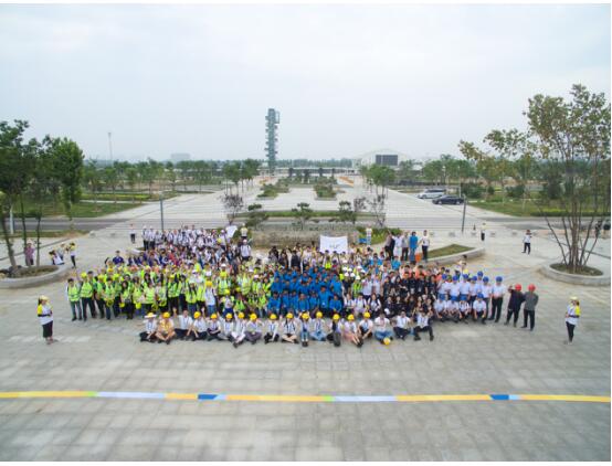　　&nbsp;2018中国国际太阳能十项全能竞赛(简称SDC2018)将于2018年8月至10月在山东省德州市隆重举行。经过两日的赛前培训会，7月9日，2018中国国际太阳能十项全能竞赛搭建开工仪式隆重举行，组委会特邀嘉宾、22支参赛团队以及媒体、组委会相关人员等出席了此次开工仪式，共同见证2018中国国际太阳能十项全能竞赛全新篇章的开启