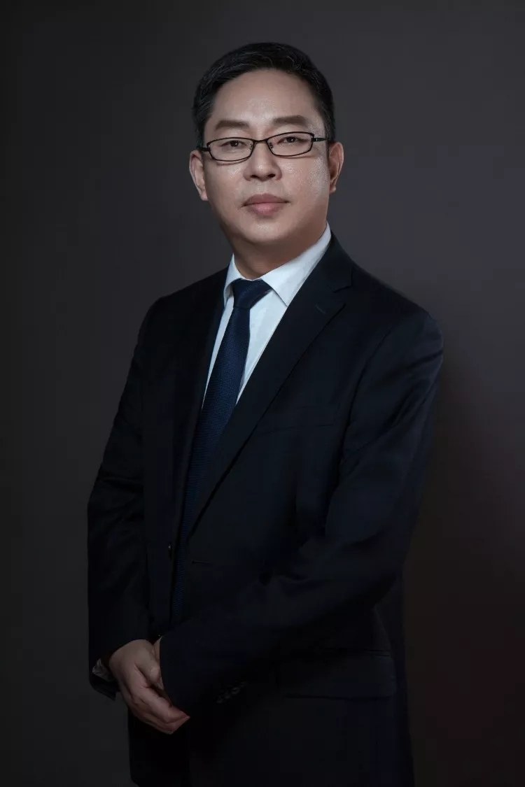  　　在王滿昌看來，現(xiàn)階段，我國海上風(fēng)電已經(jīng)基本具備規(guī)?；_發(fā)的條件，但在此過程中業(yè)界仍需堅持積極穩(wěn)妥的原則，通過創(chuàng)新不斷夯實海上風(fēng)電項目全流程技術(shù)能力，為今后大規(guī)模開發(fā)打下堅實基礎(chǔ)。他表示，中國海裝將保持一貫的開放姿態(tài)，愿與同行加強交流，共同推動行業(yè)進步