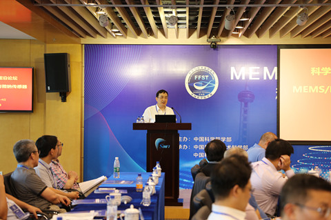 　　【中国仪表网 仪表会议】2018年7月3日至4日，由中国科学院学部主办的&ldquo;MEMS/NEMS与微纳传感器&rdquo;科学与技术前沿论坛在上海微系统所嘉定园区召开。本次论坛由上海微系统所所长王曦院士担任执行主席，浙江大学杨卫院士、上海分院王建宇院士、中科院上海技术物理所褚君浩院士、加拿大工程院孙钰院士、中科院上海技术物理所方家熊院士等来自高校、科研机构和相关单位的专家、学者和学生90余人参加了本次论坛