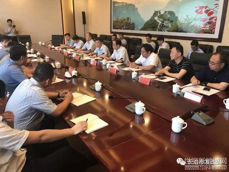 &nbsp;7月12日,长治光伏发电技术领跑基地领导组办公室组织召开投资企业对接座谈会。市基地办、黎城、平顺县政府分管副县长、县基地办有关负责同志、长治能源革命研究院、财通公司等相关部门，隆基股份、联合光伏、天合股份和国开新能源企业代表参加了会议