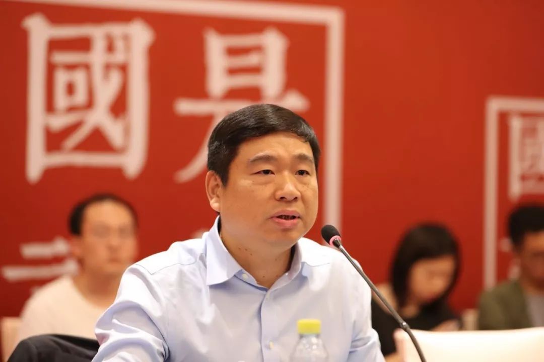 原标题:孙轶颋:结构调整短期内是挑战 长期看是机遇 “2018国是论坛—年中经济形势分析会”于7月16日在京举行,国际金融论坛(IFF)副秘书长、绿色发展中心主任孙轶颋出席并演讲。 孙轶颋称,环保政策从目前来看,就是产业间的结构调整,能源结构调整和交通结构调整的问题,从长期内对于我们的绿色产业,清洁制造产业,清洁能源产业,还有一些新的业态,比如说资源服务业是利好