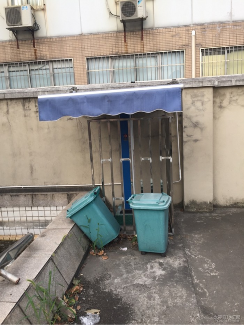 原标题：能场链ENB从根本上解决充电乱桩现象            为全面贯彻国家新能源汽车发展战略部署,国家发展和改革委员会印发了《电动汽车充电基础设施发展指南》,内容中提到“鼓励社会参与,创新发展模式,发挥市场作用”;“系统科学地构建高效开放、与电动汽车发展相适应的充电基础设施体系,保障和促进电动汽车产业健康快速发展”;“加强我国充电基础设施发展的顶层设计,讲充电设施放在更加重要的位置,从发展全局的高度进行整体统筹。”;“适度超前建设,推进充电基础设施科学发展