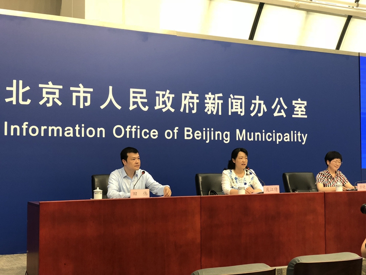 原标题：2018年上半年北京市减量集约发展成效逐步显现            　　千龙网北京7月18日讯 7月18日，北京市人民政府新闻办公室联合北京市统计局、国家统计局北京调查总队召开2018年上半年北京市经济运行情况新闻发布会，发布了2018年上半年北京经济运行“成绩单”。                  初步核算，上半年全市实现地区生产总值14051.2亿元，按可比价格计算，同比增长6.8%，增速比1季度提高0.1个百分点