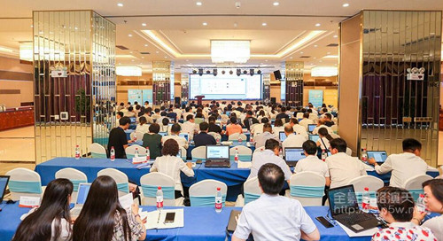 原标题：新疆投资者集体接待日活动成功举行 沪深两市53家上市公司超百位高管出席            　　全景网7月23日讯 “有效沟通 真诚互动——新疆辖区上市公司2018年度投资者网上集体接待日”活动本周一在新疆乌鲁木齐举办，53家沪深上市公司逾百位企业高管参加本次活动，通过全景网互动平台与投资者进行了热烈高效的互动交流。                  活动现场图片  本次新疆辖区上市公司网上集体接待日活动以“有效沟通 真诚互动”为主题，由新疆上市公司协会、深圳市全景网络有限公司主办，中国证监会新