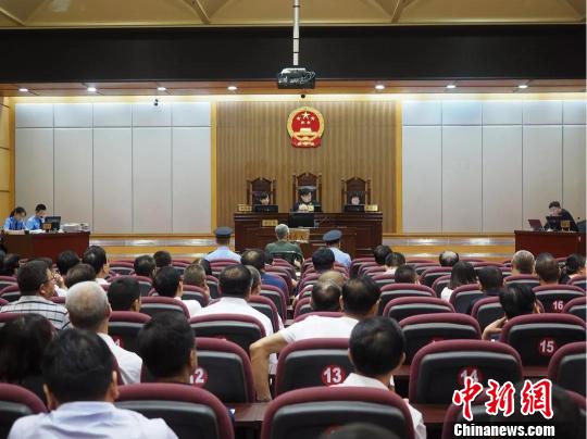 　　图为庭审现场。　法院供图　摄　　中新网包头7月24日电(张林虎)24日，由内蒙古自治区人民检察院侦查终结，交办包头市人民检察院提起公诉的神华北电胜利能源公司原党委书记、董事长，神华能源有限公司胜利分公司原总经理隋国文受贿罪一案在包头市中级人民法院公开开庭审理