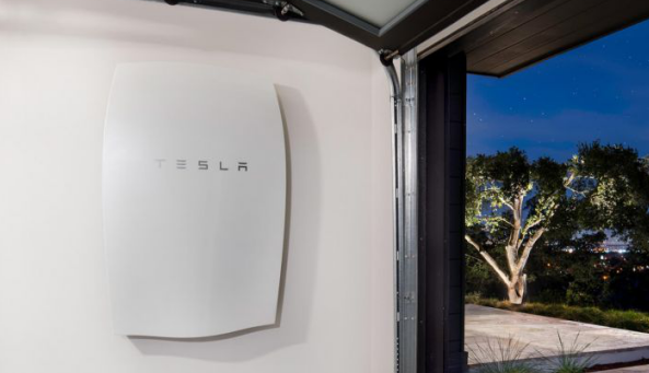 	中国储能网讯：据报道，特斯拉公司因未能满足住宅太阳能系统和Powerwall电池产品的交货时间而在受到质疑和斥责。		《今日美国》最近的的报道比较乐观，但仍然表示，“生产速度缓慢意味着Powerwalls生产量太少，对于订购这款产品的客户来说没有产品可用