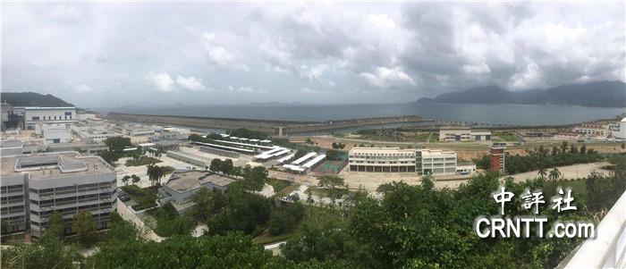 “海峡两岸记者特区行”联合采访团24日赴深圳中广核集团采访,一探大亚湾核电基地风采。 大亚湾站依山傍海,风景如画