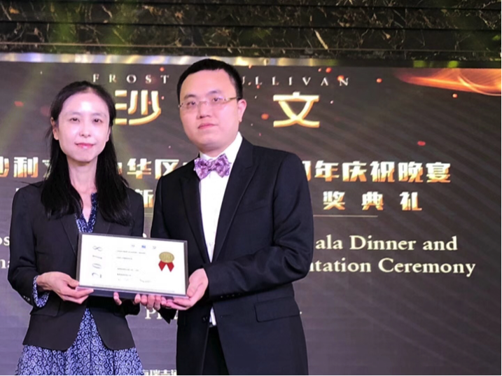 原标题：作为唯一光伏企业 晶科能源斩获“沙利文中国新经济奖”            近日，晶科能源荣膺由全球著名增长咨询公司Frost & Sullivan弗若斯特沙利文授予的“沙利文中国新经济奖”。该奖项旨在表彰在增长、创新、领导力、客户服务、投融资和企业战略等方面做出卓越成绩，尤其面对动荡市场环境保持健康增长的公司