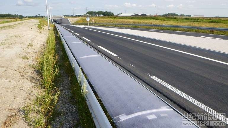  世界首次將太陽能電池安裝在公路防撞欄上。今年7月19日，在荷蘭Heerhugowaard的N194號省道的防撞欄上，安裝了若干片總長為72米的薄膜柔性光伏組件