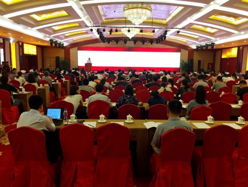 　　【中国仪表网 仪表产业】为联合中国科学院电镜相关技术与应用单位，加强中科院电镜使用、应用技术交流与服务，7月18日，中科院电镜技术联盟成立大会暨电镜技术与应用交流会议在北京召开。会议由中科院条件保障与财务局组织，条财局相关负责人以及院内60余家研究所电镜领域科技人员、院外电镜领域专家和电镜厂商代表共220余人参加会议