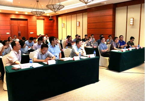 　　【中国仪表网 仪表会议】7月22日，国家重点研发计划&ldquo;海洋环境安全保障&rdquo;重点专项&ldquo;海洋生物化学常规要素在线监测仪器研制及产业化(2016YFC1400600)&rdquo;项目课题中期进展督查会在山东烟台顺利召开。项目责任专家彭晓彤研究员、李民研究员，项目监理张宏太部长、晏韬高工，中国科学院烟台海岸带研究所党委副书记王晓斌、科技处处长王德，中国科学院合肥物质科学研究院科研规划处副处长任启龙、项目负责人赵南京研究员、项目各课题负责人及课题骨干等30余人参加了会议