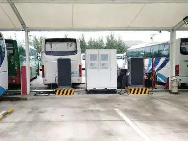 	中国储能网讯：2017年，全国弃光电量73亿千瓦时，弃光率6%，消纳难一直是行业顽疾。而电池储能可以实现功率、能量双向调节，响应速度快，能帮助光伏发电拥有与传统火电一样的调节能力