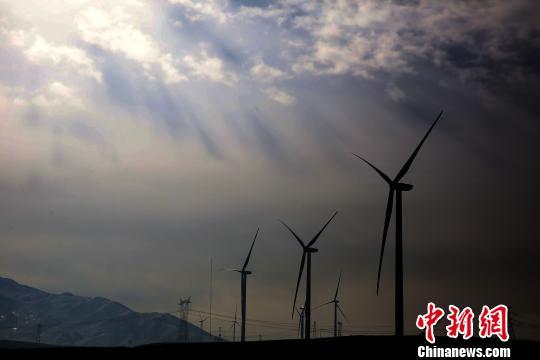原标题：青海单位GDP能耗累计下降12.27%                            资料图为青海日月山风力发电站。 罗云鹏 摄  中新网西宁8月1日电 (记者 罗云鹏)记者1日从青海省经济和信息化委员会获悉，过去两年该省单位GDP能耗累计下降12.27%，节能降耗成效显著