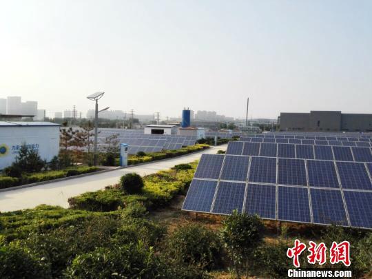 　　围绕风电站、太阳能发电站、核电站、抽水蓄能电站等新能源项目建设，农行山东省分行加大“绿色”信贷投放力度，助力山东新能源产业发展。截至2018年6月，该行绿色能源发电项目贷款达到154亿元(人民币，下同)
