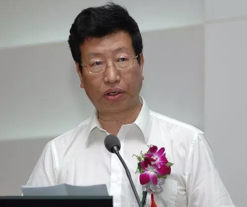                                         	　　为认真贯彻落实中央《关于打赢脱贫攻坚战三年行动的指导意见》精神，把村级光伏扶贫电站建设工作落实落细，向纵深推进。7月31日，国务院扶贫办、国家能源局在安徽金寨召开全国村级光伏扶贫电站建设管理工作会