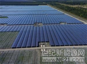 近日，法国已在其3GW部署计划的最新阶段批准了103个大型太阳能项目，总计720MW。据了解，中标价平均为58.2欧元/兆瓦时（67.5美元/兆瓦时），较之前的一轮竞标下降了5%