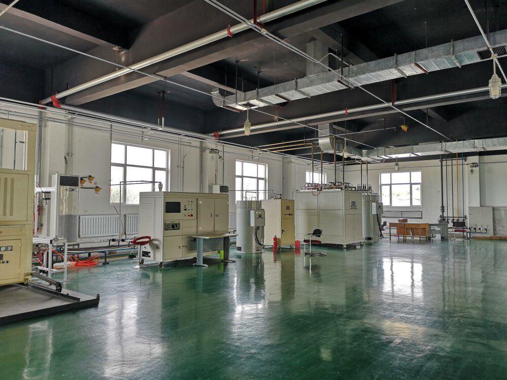 	中国储能网讯：近日，全国首套以煤为原料的固体氧化物燃料电池(SOFC)项目在晋煤集团天溪煤制油分公司燃料电池实验室打通全流程，实现了从煤经气化再通过SOFC发电示范。		据悉，“碳燃料电池关键技术与装备开发”是晋煤集团承担的山西省重点科技攻关项目，晋煤集团煤化工研究院联合清华大学、中国矿业大学（北京）、苏州华清共同开发