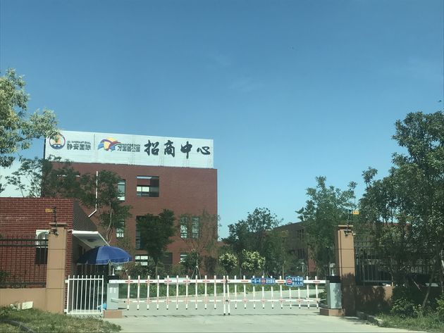 　　前言：以房地产为主业的西藏城投就遇到如是状况。6年前，西藏城投和泾河新城签订协议，拟在泾河新城投资大型高纯度锂项目，该项目包含前期初加工在内，总投资将超过15亿元，并最终形成年产达4万吨高纯度锂（以碳酸锂计）