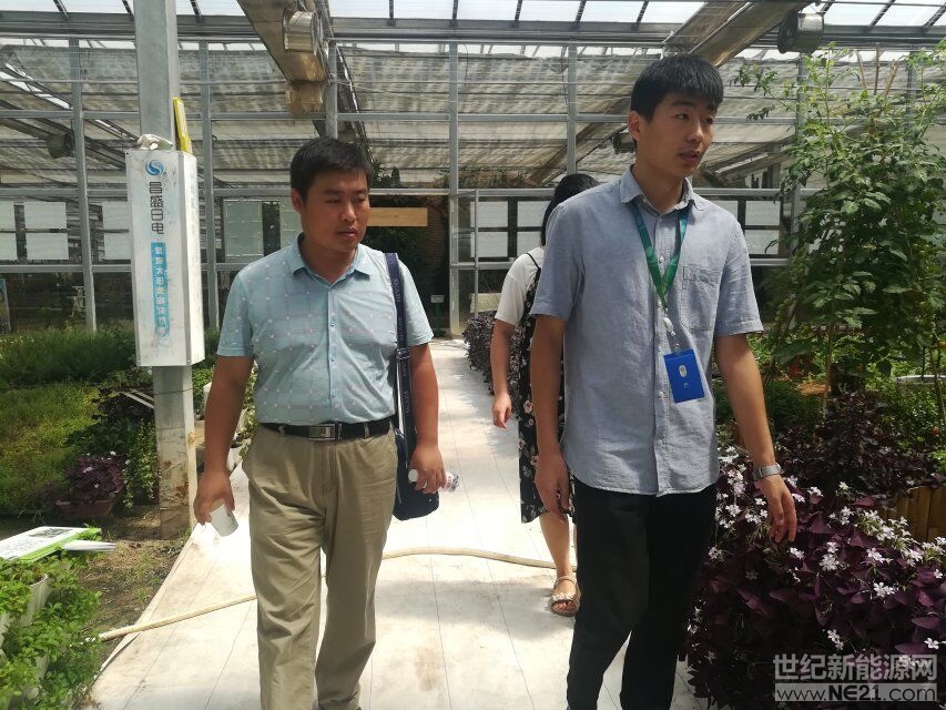 作者：张珊珊光伏农业是一种新型农业发展形式，能够使传统农业走上绿色建设道路。如今社会能源已经出现严重危机，加上全球变暖的影响，人们已经将目光投向再生资源的利用途径中，再生资源与农业的结合成为了新时期的一个重大变革