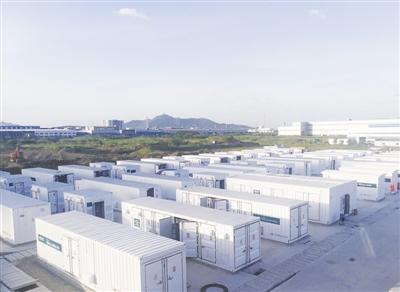 	中国储能网讯：8月8日13时15分，江苏电网调度最高用电负荷达到10226万千瓦，创下历史新高，成为国家电网系统首个用电负荷连续两年突破1亿千瓦的省级电网。而由中国能建规划设计集团江苏院（以下简称“江苏院”）设计的国内最大规模电网侧储能系统项目——江苏镇江大港五峰山站在7月初成功并网，为江苏电网安全可靠运行、促进新能源消纳发挥重要作用