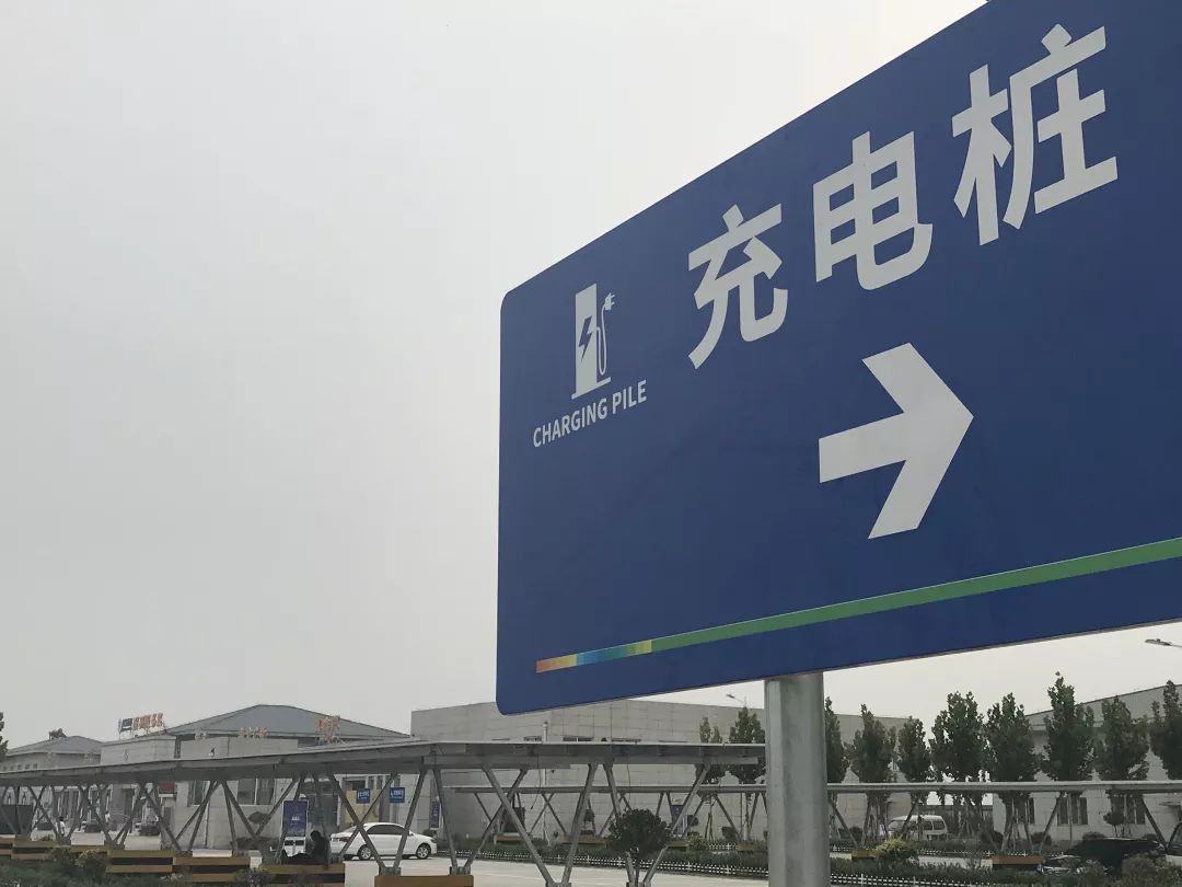 原标题：充电桩行业“未老先衰”：盈利困难是企业退出市场的根本原因            中国汽车工业协会最新数据显示，今年7月，新能源汽车销售8.4万辆，比上年同期增长47.7%；1月至7月，新能源汽车累计销售49.6万辆，比上年同期增长97.1%。而同期，国内汽车市场整体增速分别为-4%和4.3%
