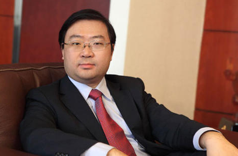 　　彭小峰的光伏事业的再次折戟，在笔者看来，既有气运使然，或也有自身原因。　　入行十余载，笔者与彭小峰接触甚少，几乎从未当面交流过关于光伏的话题，所以不太了解他内心对这个行业究竟有着怎样的认识