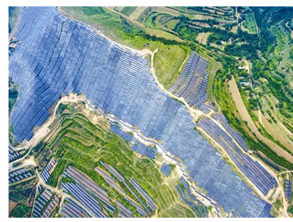                                         		　　芮城县，隶属于山西省运城市，地处晋、秦、豫三省交界处，全县总面积1178.76平方公里，辖7镇3乡，人口41万。这里地势北高南低，一面阳坡，呈阶梯状分布，暖温带大陆性半湿润气候，是光伏发电的实验基地的理想地域