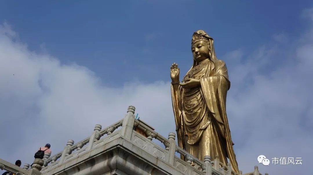 原标题：佛系董秘普陀山祈福后，高澜股份市值一年跌去80%……             作者 | 蓑笠翁 流程编辑 |  近些日子上证综指在2700点左右徘徊着，A股的段子也层出不穷。面对2008年-2018年十年时间仅仅下跌了70点（2775点——2705）的“稳定可控”的资本市场，各方参与者是都得给自己找点乐子倒也可以理解，钱没了，还不能自娱自乐一下嘛