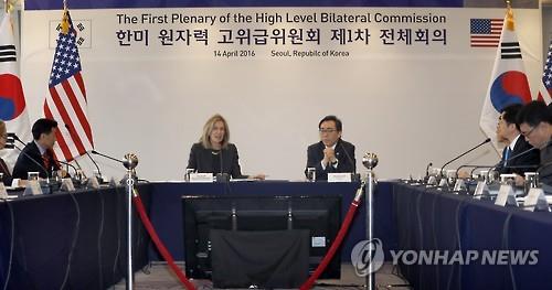 　　北京时间8月16日消息 韩联社报道，韩美高级别核能委员会当地时间16日在华盛顿举行第二次全会，决定通过核电出口工作组深入讨论开展官方合作促进两国企业向第三国出口核电机组。&nbsp;　　据韩国外交部17日消息，第二副外长赵显和美国能源部副部长丹&dot;布鲁耶特共同主持会议，两国司局级官员等50多人到会