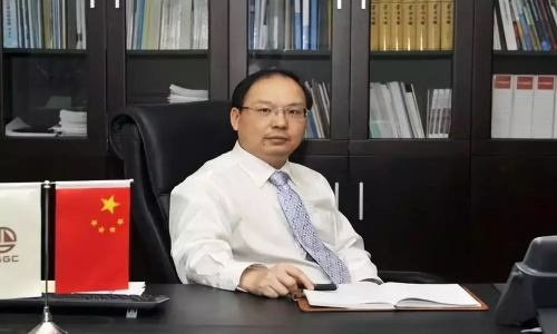 原标题:葛洲坝集团领导层大变动 44岁“外联达人”陈晓华任董事长 华夏能源网(微信号:hxny100)获悉,近日,葛洲坝集团召开干部大会,宣布陈晓华为中国葛洲坝集团有限公司董事长、总经理;付俊雄为中国葛洲坝集团股份有限公司总经理。 据悉,此次会议重量十足,中国能建党委书记、董事长汪建平出席了会议