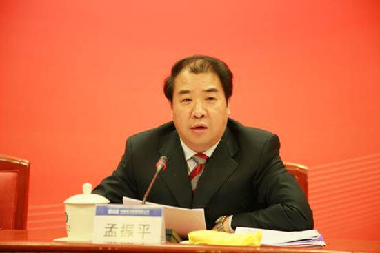 经济日报-中国经济网北京8月21日讯 据国资委消息,21日上午,中国南方电网有限责任公司召开中层以上管理人员大会。受中组部领导委托,中央组织部有关干部局负责同志宣布了中央关于中国南方电网有限责任公司董事长、党组书记调整的决定:孟振平同志任中国南方电网有限责任公司董事长、党组书记,免去其国家电力投资集团有限公司董事、总经理、党组副书记职务;免去李庆奎同志的中国南方电网有限责任公司董事长、党组书记职务,退休