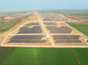 	                    	【电缆网讯】近日，泰国公司B.Grimm Power Plc通过子公司B.Grimm Renewable Power 2 Limited，从越南Truong Thanh集团（TTVN）购买了越南257MW太阳能项目80%的股份。		此次收购涉及投资3520万美元的Phu Yen TTP股份公司股份，这是一家在越南富安省开发太阳能电厂的项目公司