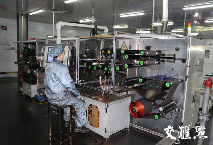 	中国储能网讯：动力电池是新能源汽车最关键的零部件，也是广大消费者“里程忧虑”的根源所在。在新能源汽车快速发展的拉动下，我国动力电池产业也迅速成长，目前已与日、韩形成了“三足鼎立”的局面，站在了国际竞争的风口之上