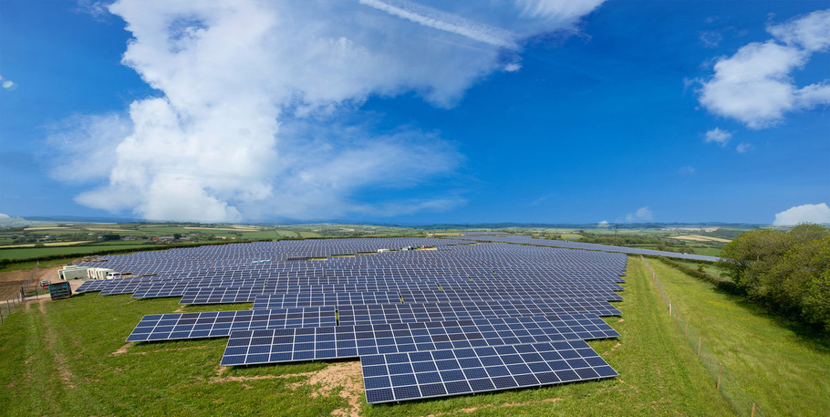 	                    	【电缆网讯】据英国维基太阳能机构Wiki-Solar.org发布的初步数据显示，今年上半年，全球新增大型太阳能（超过4兆瓦的项目）装机容量已从2017年上半年的约20吉瓦降至今年同期的约16吉瓦，同比下降20%。		总体而言，太阳能园区的累计容量已达到约160吉瓦，其中大部分部署在中国（56.8吉瓦），美国（31.0吉瓦），印度（21.3吉瓦），英国（6.7吉瓦）和德国（5吉瓦）