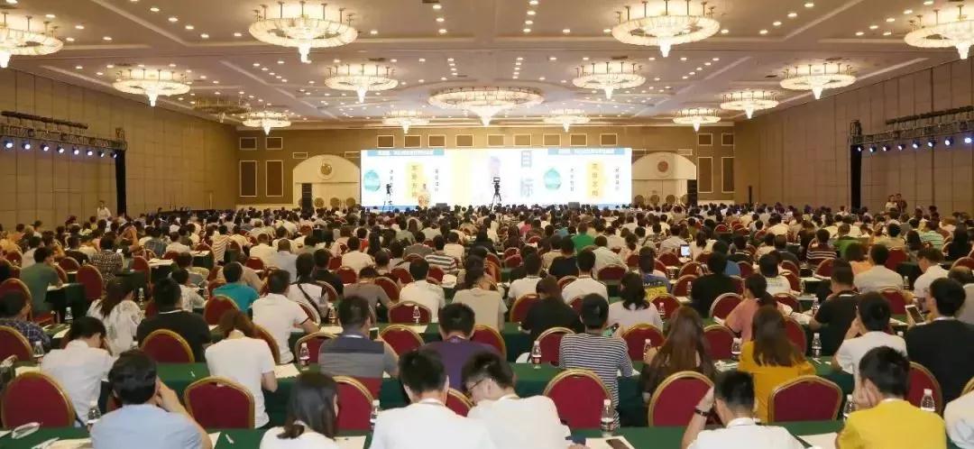 　　夏末秋初，2018年8月21日~23日，2018中国可再生能源学术大会在京召开。此次大会由中国可再生能源学会主办，旨在搭建高水平学术交流平台，推动可再生能源和新能源领域相关各学科间的深度融合，凝聚专家学者共识，共同促进行业健康有序发展