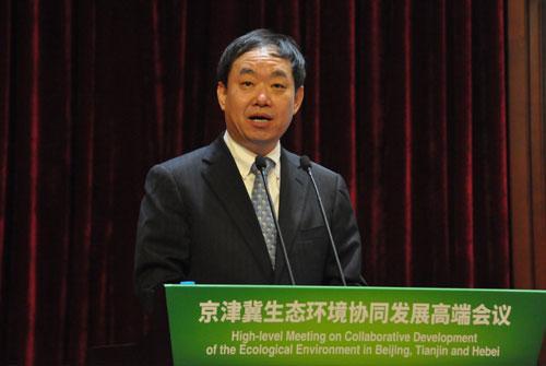 原标题：曾摆地摊卖啤酒，后豪赌20亿成河北首富，娶个老婆却其貌不扬            在中国的富豪中，真正白手起家的其实凤毛麟角，其中河北首富王玉锁算一个。前几年马云搞云锋基金也要拉上他一起合作，可见王玉锁在中国商界的地位之高跟财富之巨