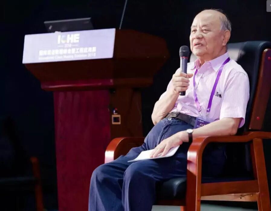 ▲中国工程院院士、清华大学原副校长倪维斗&nbsp;　　煤炭曾是北方地区供暖的主力，但因其高排放、高污染的特性，如今却又饱受质疑。随着清洁取暖工程的大规模推广，煤炭将何去何从？在2018国际清洁取暖峰会暨工程应用展现场，中国工程院院士倪维斗呼吁，应重视煤炭清洁高效利用在清洁供暖领域的应用，“无论过去、现在还是未来，煤炭都是我国能源利用的主力军