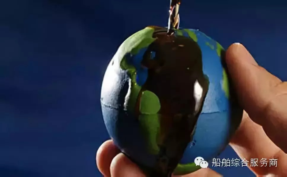 原标题：【明辉说油】原油价格的影响因素             在20世纪70年代之前，石油作为一种普通商品，供求基本平衡，其价格相对稳定，波动幅度小。进入70年代后，伴随着石油危机的爆发，油价开始出现剧烈的波动，石油产品的金融和政治属性日益增强
