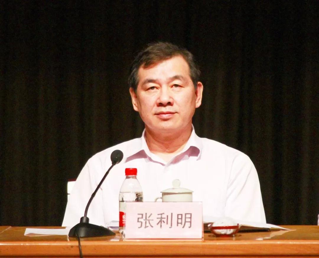 　　经济日报-中国经济网北京8月27日讯&nbsp; 近日，浙江省委组织部、浙江省国资委党委在杭钢集团召开干部大会，宣布杭州钢铁集团有限公司主要领导职务调整的决定。根据省委省政府的决定，张利明任杭州钢铁集团有限公司党委书记、董事长；陈月亮任浙江省国资委党委副书记、副主任，不再担任杭州钢铁集团有限公司党委书记、董事长的职务