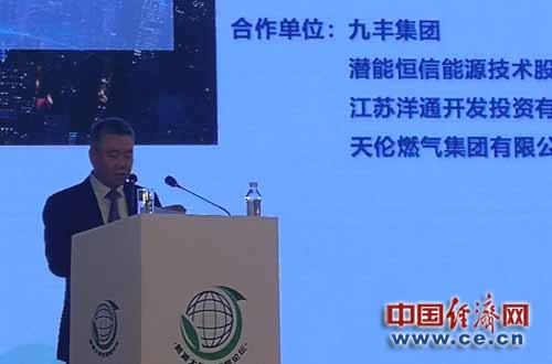 　　经济日报-中国经济网北京8月27日讯（记者 苏兰） 目前我国能源消费总量增速趋缓，结构不断优化，资源利用效率持续改善，然而，能源资源利用效率提高较慢，绿色城镇化发展面临诸多挑战的问题不容忽视。 8月25日，由国务院发展研究中心资源与环境政策研究所主办的“2018年能源大转型高层论坛”上，有识之士们发表了真知灼见