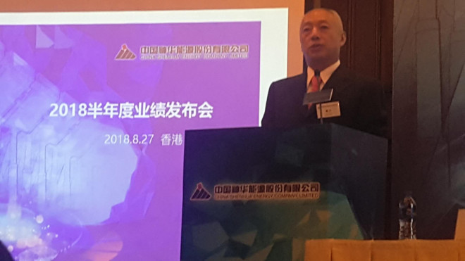 原标题:中国神华母公司美国837亿美元合作框架项目 视乎变化作决策 中国神华(01088-HK)母公司,于2017年11月9日与美国西佛吉尼亚签订的837亿美元合作框架协议,近期爆发的中美贸易磨擦,会否对合作造成影响?中国神华董事长兼执行董事凌文,于8月27日业绩发布会上表示,双方保持密切接触,并没有停止接触或取消项目。中美贸易磨擦无疑会影响经贸往来,期望能妥善处理争端