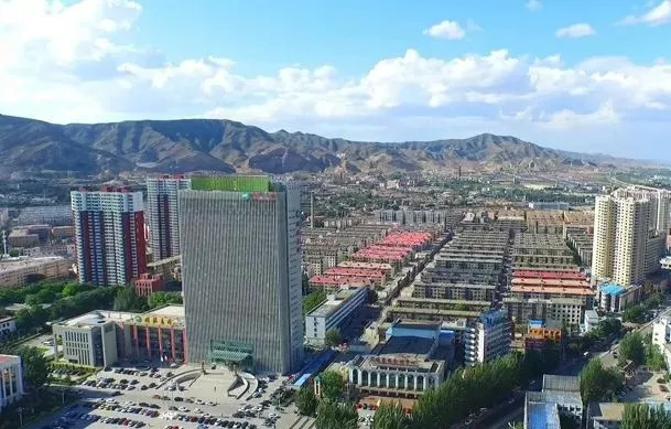 原标题：同煤集团 入围中国煤炭企业50强前10 煤炭产量排名第6             来源：西本新干线 2018中国煤炭企业50强和煤炭产量50强名单 摘要：中国煤炭工业协会参照国际通行做法，通过企业自主申报与中煤协会统计指标数据相结合的方式，以企业2017年度营业收入为标准，排出2018中国煤炭企业50强，以企业2017年度煤炭产量为标准，排出煤炭产量50强 中国煤炭工业协会参照国际通行做法，通过企业自主申报与中煤协会统计指标数据相结合的方式，以企业2017年度营业收入为标准，排出2018中国煤炭企