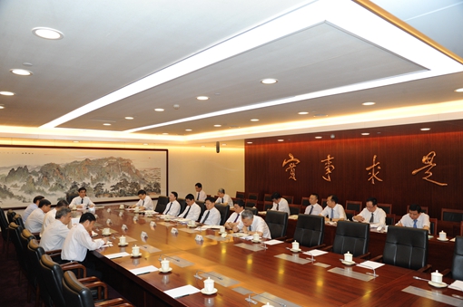 				8月27日，国家电网有限公司党组专题传达学习全国宣传思想工作会议精神，并就贯彻落实作出部署。公司党组书记、董事长舒印彪主持学习并讲话