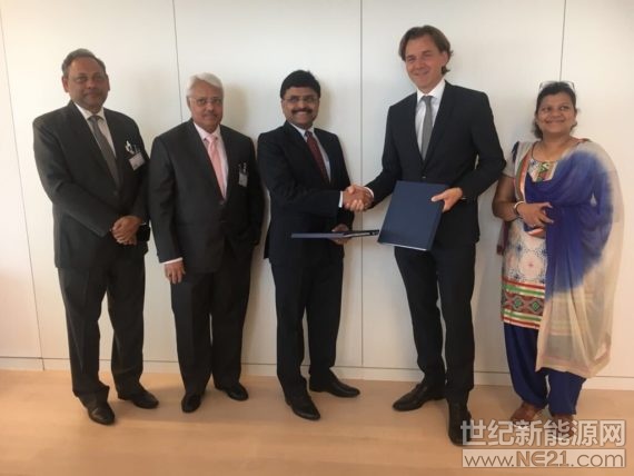 德国复兴信贷银行KfW上周与印度国有农村电气化公司签署了一项2亿欧元的贷款协议,以支持印度各地农村地区可再生能源的发展。
总部位于法兰克福的KfW上周宣布已与农村电气化公司(REC)签署贷款协议,该公司将以低息贷款的形式将资金转移给投资者,用于开发印度农村的风能和太阳能等可再生能源发电