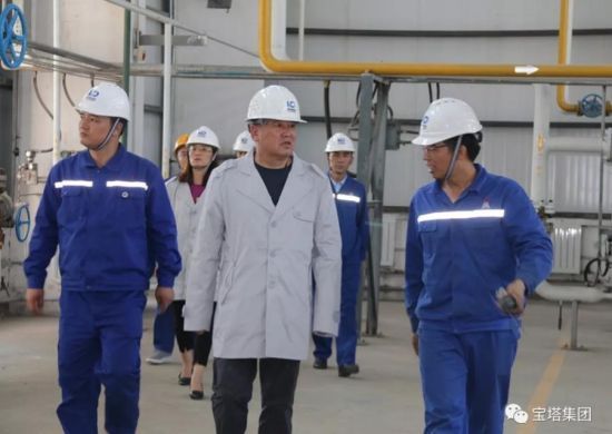 原标题:重大利好,宝塔集团清洁能源LNG装置产出液化天然气! 8月23日23时20分,经过宝塔集团油气公司全体干部职工41小时的连续奋战,清洁能源LNG装置顺利产出期盼已久的液化天然气。 清洁能源LNG装置的顺利开工,离不开宝塔集团集团董事局孙主席及各级领导的高度重视、大力支持
